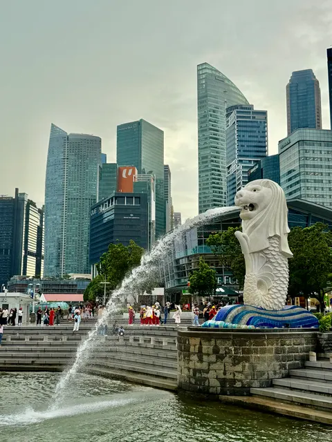 The Merlion against Singapore’s skyline, Singapore